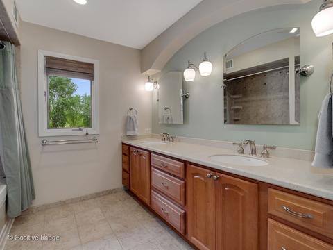 157 Chaucer Ct, Willowbrook, IL 60527 photo 21