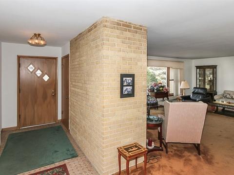3 E Stonegate Dr, Prospect Heights, IL 60070 photo 2