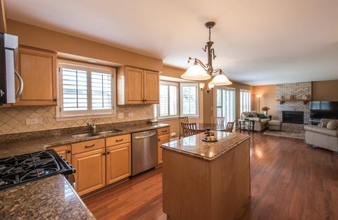 1530 Derby Ln, Bartlett, IL 60103 photo 3