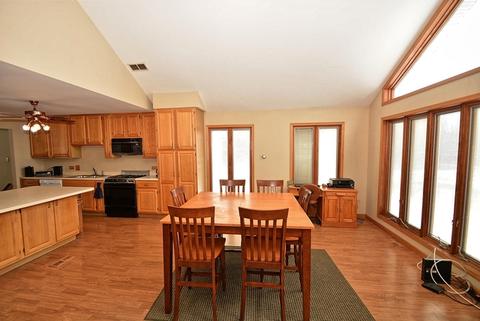 285 Frederick Ct, Hoffman Estates, IL 60169 photo 3