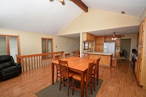 285 Frederick Ct, Hoffman Estates, IL 60169 photo 4