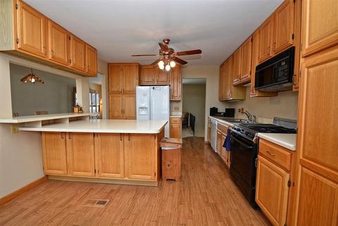 285 Frederick Ct, Hoffman Estates, IL 60169 photo 9