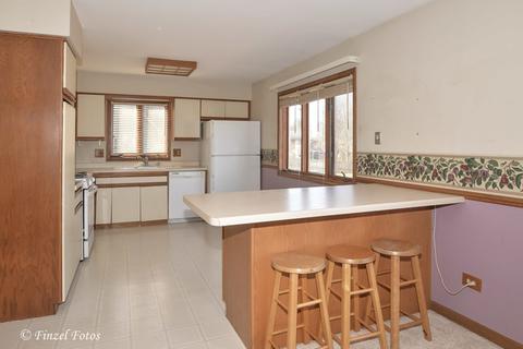 610 N Airlite St, Elgin, IL 60123 photo 5