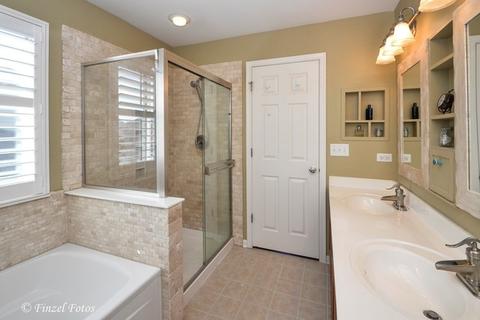 1733 Pin Oak Ln, Elgin, IL 60120 photo 10