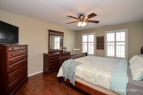 1733 Pin Oak Ln, Elgin, IL 60120 photo 9