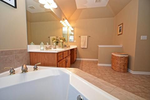 1020 Par Dr, Algonquin, IL 60102 photo 16