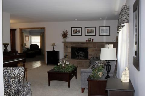 809 Gary Ave, Aurora, IL 60506 photo 2