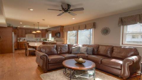 1235 Freeman Rd, Hoffman Estates, IL 60192 photo 9