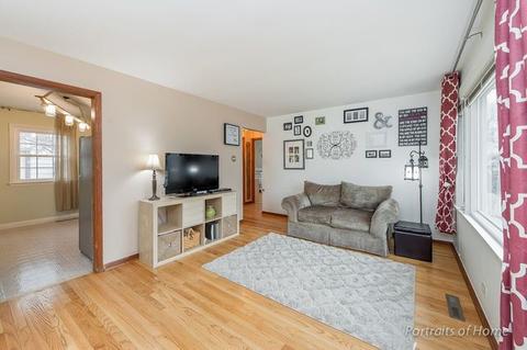 114 N Chase Ave, Bartlett, IL 60103 photo 2