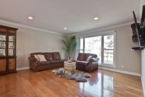 1200 Valley Stream Dr, Wheeling, IL 60090 photo 4