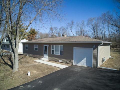 2710 Sterling Dr, Mchenry, IL 60050 photo 1