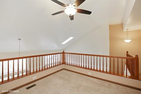 1401 Grayshire Ct, Elgin, IL 60120 photo 8