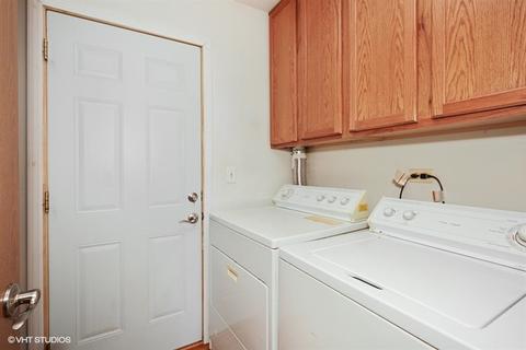 1401 Grayshire Ct, Elgin, IL 60120 photo 14
