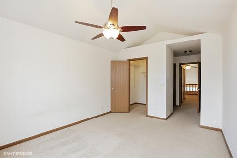 1401 Grayshire Ct, Elgin, IL 60120 photo 11