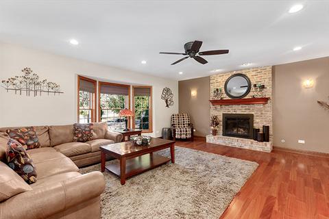642 Greens View Dr, Algonquin, IL 60102 photo 2