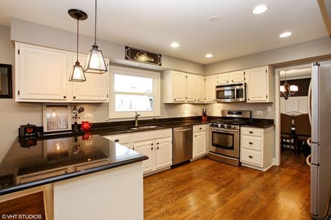 3890 Moulin Ln, Hoffman Estates, IL 60192 photo 2