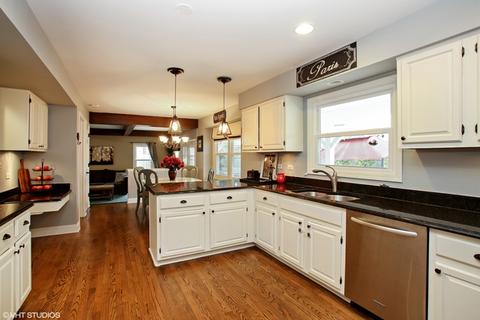 3890 Moulin Ln, Hoffman Estates, IL 60192 photo 3