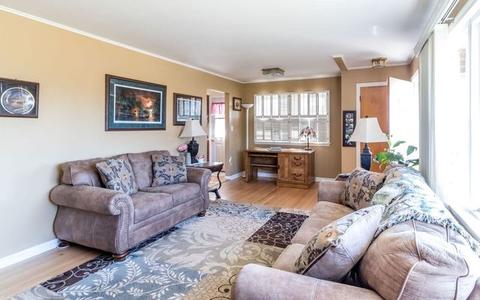 57 N Meyer Ct, Des Plaines, IL 60016 photo 2