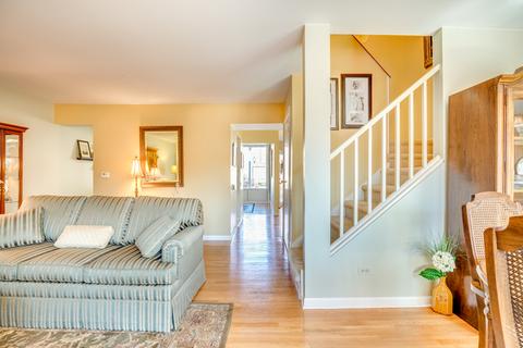 13 Birch Tree Ct, Elmhurst, IL 60126 photo 5