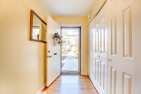 13 Birch Tree Ct, Elmhurst, IL 60126 photo 3