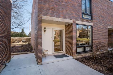 13 Birch Tree Ct, Elmhurst, IL 60126 photo 2