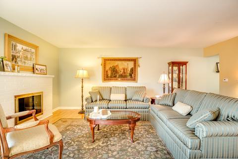 13 Birch Tree Ct, Elmhurst, IL 60126 photo 6