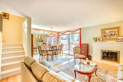 13 Birch Tree Ct, Elmhurst, IL 60126 photo 8