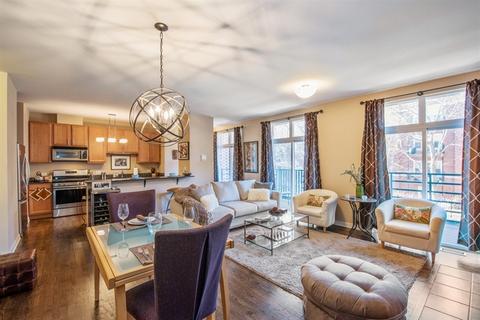 1033 E 46th St #302, Chicago, IL 60653 photo 4