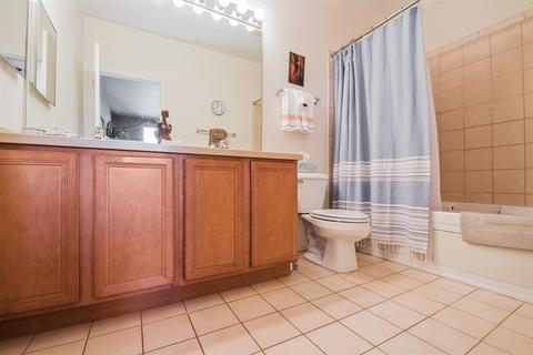 1033 E 46th St #302, Chicago, IL 60653 photo 6
