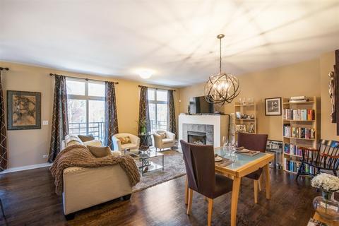 1033 E 46th St #302, Chicago, IL 60653 photo 2