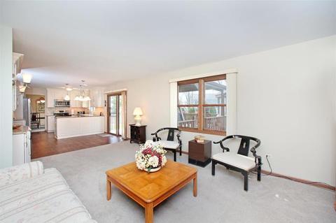 5743 Constitution Ave, Gurnee, IL 60031 photo 6