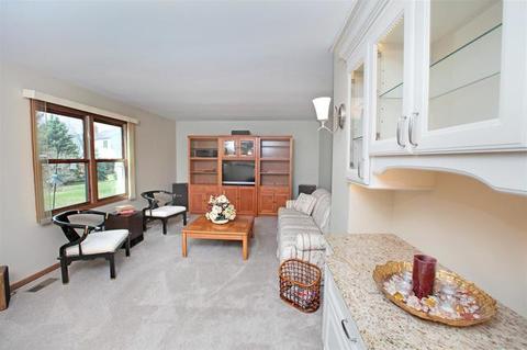 5743 Constitution Ave, Gurnee, IL 60031 photo 8