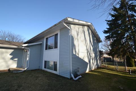 2165 Savannah Rd, Elgin, IL 60123 photo 2