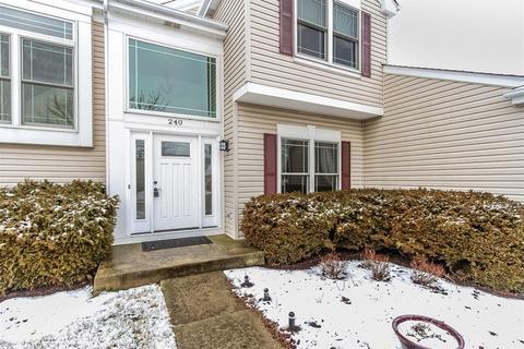 240 Cedarfield Dr, Bartlett, IL 60103 photo 2