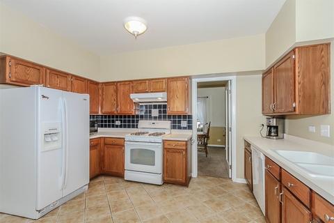 240 Cedarfield Dr, Bartlett, IL 60103 photo 9