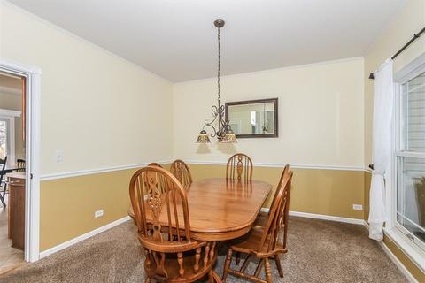 240 Cedarfield Dr, Bartlett, IL 60103 photo 4