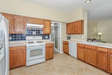 240 Cedarfield Dr, Bartlett, IL 60103 photo 8
