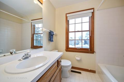 1066 Gallant Ct, Wheaton, IL 60187 photo 19