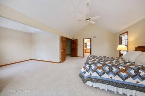 1066 Gallant Ct, Wheaton, IL 60187 photo 13