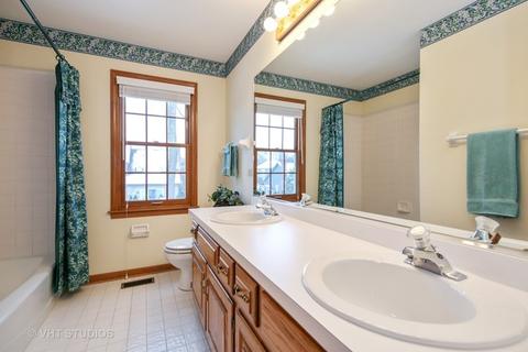1066 Gallant Ct, Wheaton, IL 60187 photo 20