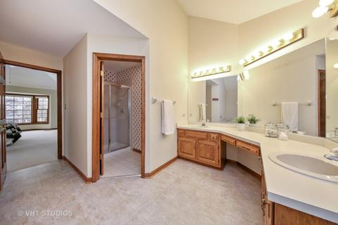 1066 Gallant Ct, Wheaton, IL 60187 photo 15