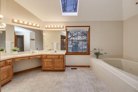 1066 Gallant Ct, Wheaton, IL 60187 photo 14