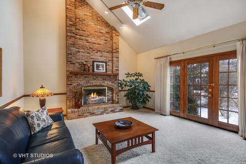 1066 Gallant Ct, Wheaton, IL 60187 photo 8