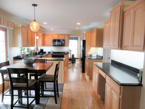 945 Ripple Brook Ln, Elgin, IL 60120 photo 4