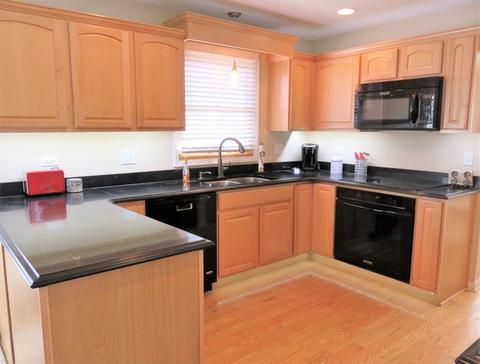 945 Ripple Brook Ln, Elgin, IL 60120 photo 3