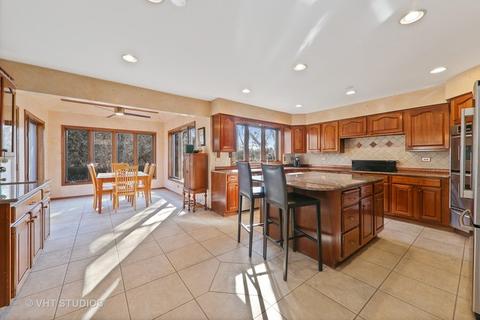 10 S375 Hampshire Ln E, Willowbrook, IL 60527 photo 3