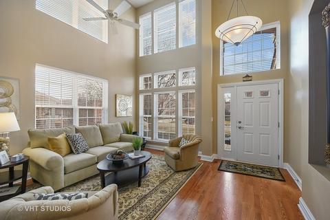 111 Augusta Ln, Cary, IL 60013 photo 2