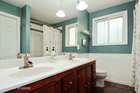 2000 Nottingham Ln, Wheaton, IL 60189 photo 12