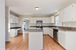 1811 White Oak Dr, Algonquin, IL 60102 photo 9