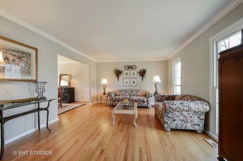 567 Hevern Dr, Wheaton, IL 60189 photo 4